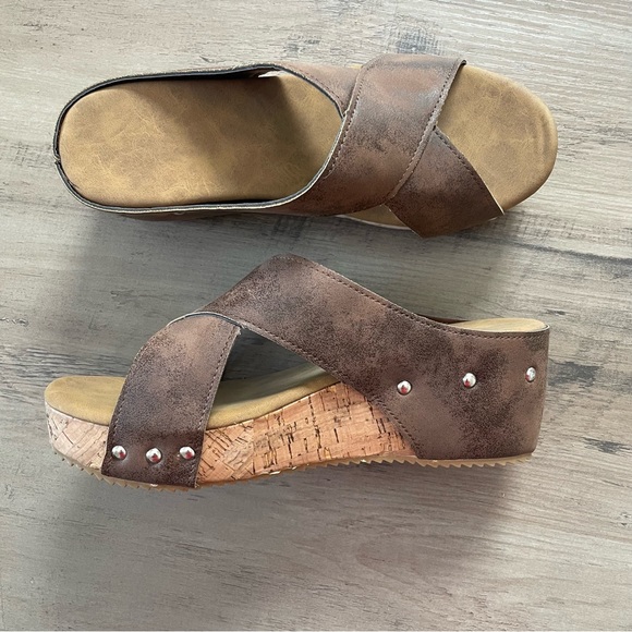 New Platform Wedge Brown Faux Suede Leather Studded Sandals- Price Firm! - Picture 2 of 7